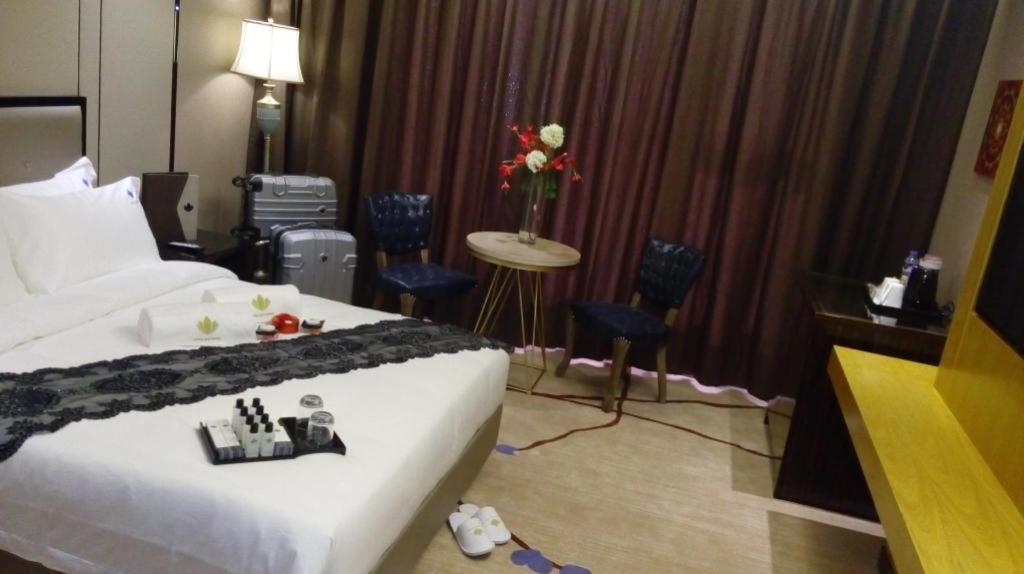 Lotus Blu Hotel Legazpi Zewnętrze zdjęcie