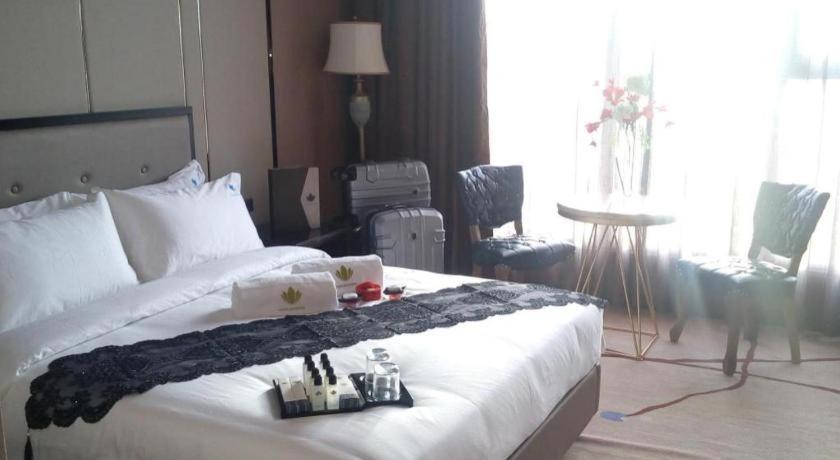 Lotus Blu Hotel Legazpi Zewnętrze zdjęcie