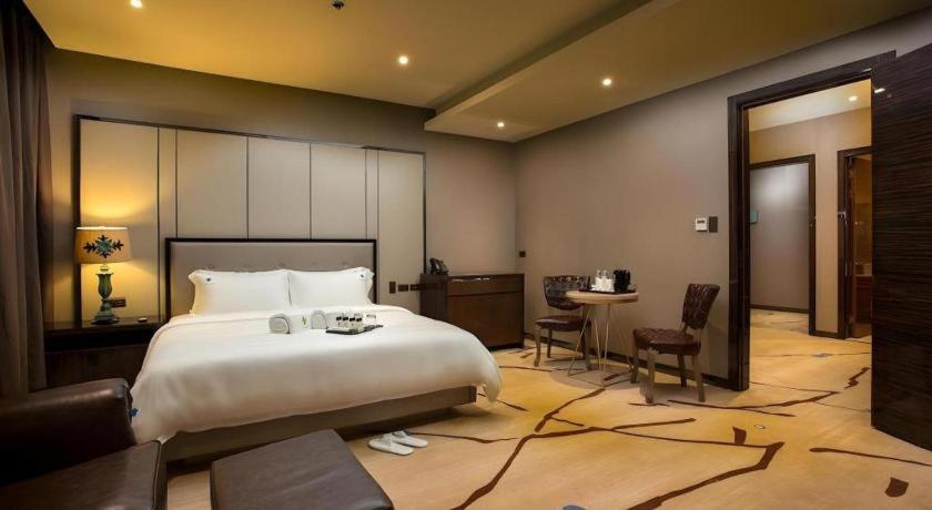 Lotus Blu Hotel Legazpi Zewnętrze zdjęcie