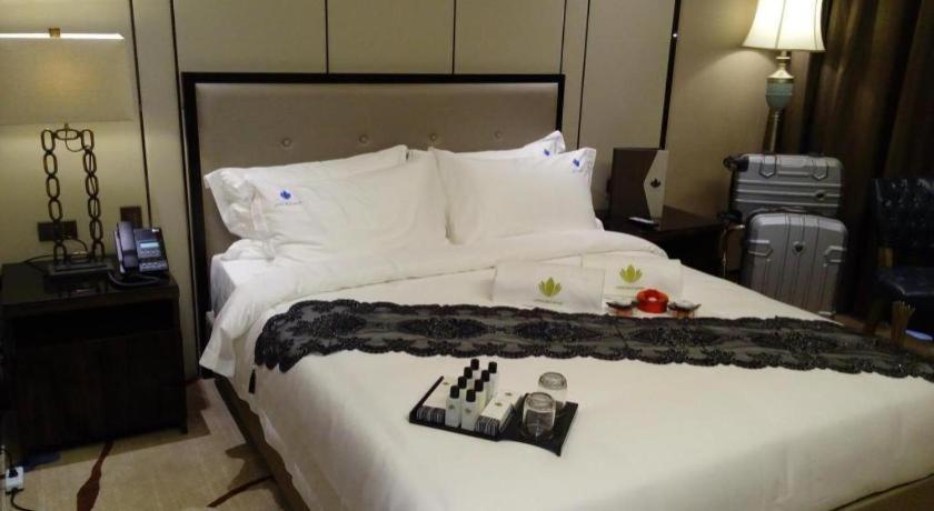 Lotus Blu Hotel Legazpi Zewnętrze zdjęcie